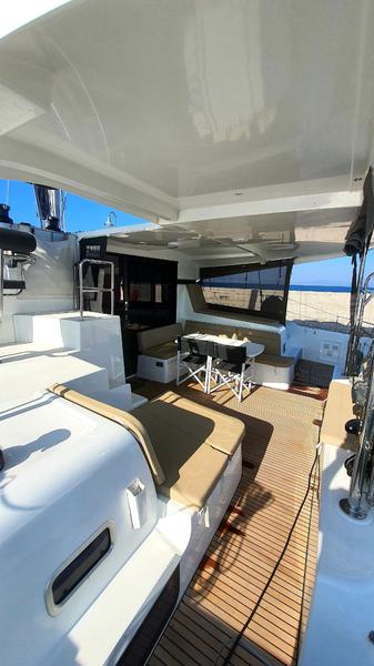 Book yachts online - catamaran - Lagoon 42 (4 dbl / 1 single ) - SWEET NAYA - rent