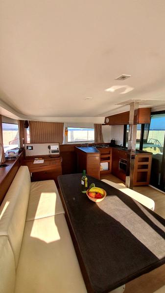 Book yachts online - catamaran - Lagoon 42 (4 dbl / 1 single ) - SWEET NAYA - rent