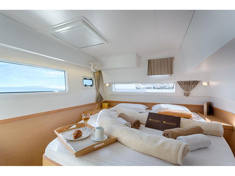 Book yachts online - catamaran - Lagoon 42 - BRIGHT SKY - rent