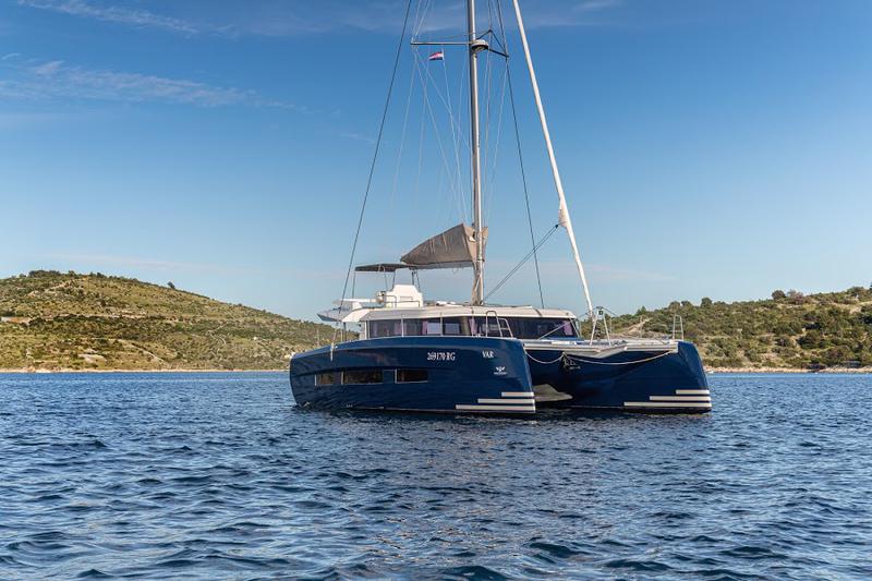 Book yachts online - catamaran - Dufour 48 Catamaran - VAR - BLUE HULL, AC+GEN., UNDERWATER LIGHTS - rent
