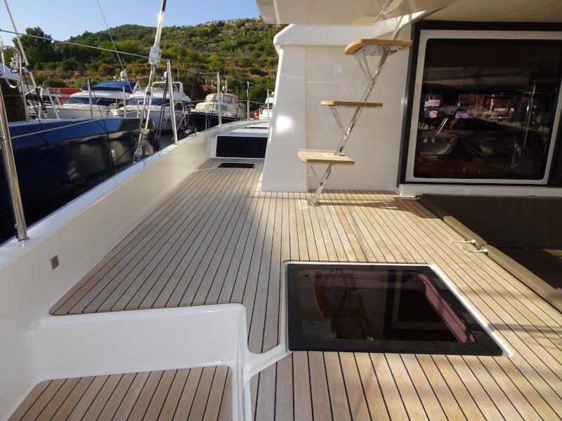 Book yachts online - catamaran - Dufour 48 Catamaran - VAR - BLUE HULL, AC+GEN., UNDERWATER LIGHTS - rent