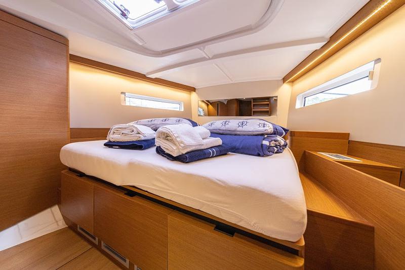 Book yachts online - catamaran - Dufour 48 Catamaran - VAR - BLUE HULL, AC+GEN., UNDERWATER LIGHTS - rent
