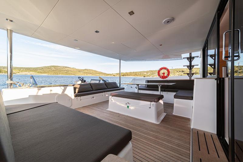 Book yachts online - catamaran - Dufour 48 Catamaran - VAR - BLUE HULL, AC+GEN., UNDERWATER LIGHTS - rent