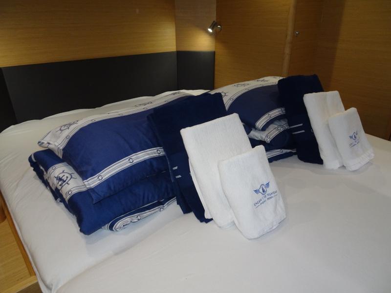 Book yachts online - catamaran - Dufour 48 Catamaran - VAR - BLUE HULL, AC+GEN., UNDERWATER LIGHTS - rent