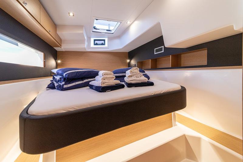 Book yachts online - catamaran - Dufour 48 Catamaran - LER - BLUE HULL, AC+GEN., UNDERWATER LIGHTS - rent