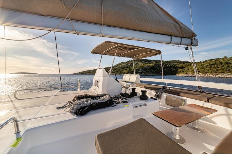 Book yachts online - catamaran - Dufour 48 Catamaran - LER - BLUE HULL, AC+GEN., UNDERWATER LIGHTS - rent