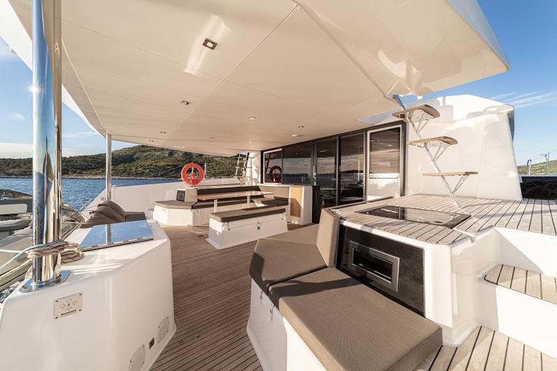 Book yachts online - catamaran - Dufour 48 Catamaran - LER - BLUE HULL, AC+GEN., UNDERWATER LIGHTS - rent