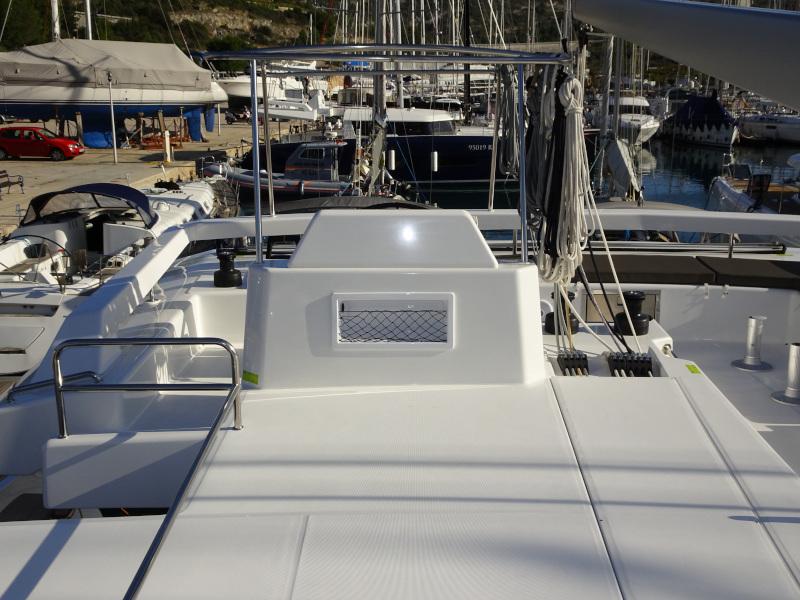 Book yachts online - catamaran - Dufour 48 Catamaran - LER - BLUE HULL, AC+GEN., UNDERWATER LIGHTS - rent