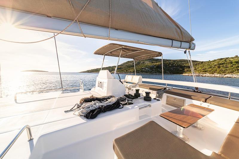 Book yachts online - catamaran - Dufour 48 Catamaran - LER - BLUE HULL, AC+GEN., UNDERWATER LIGHTS - rent