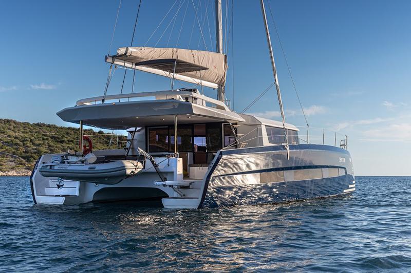 Book yachts online - catamaran - Dufour 48 Catamaran - LER - BLUE HULL, AC+GEN., UNDERWATER LIGHTS - rent