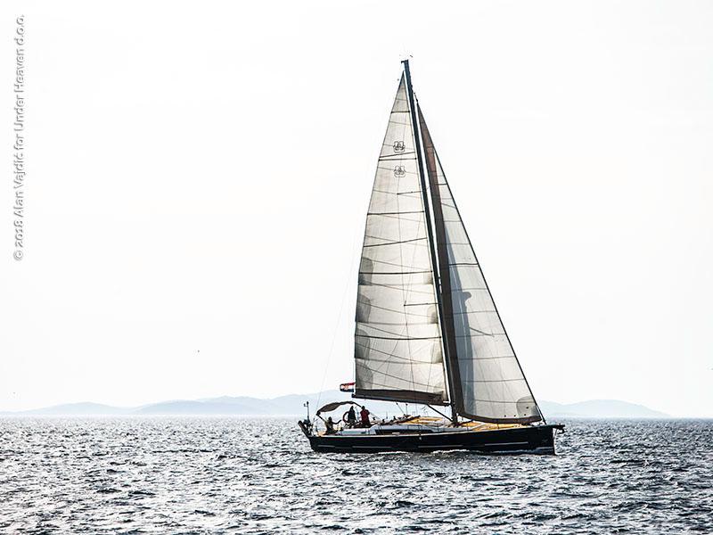 Book yachts online - sailboat - Dufour 560 Grand Large - PETROVICH - fully equipped - rent
