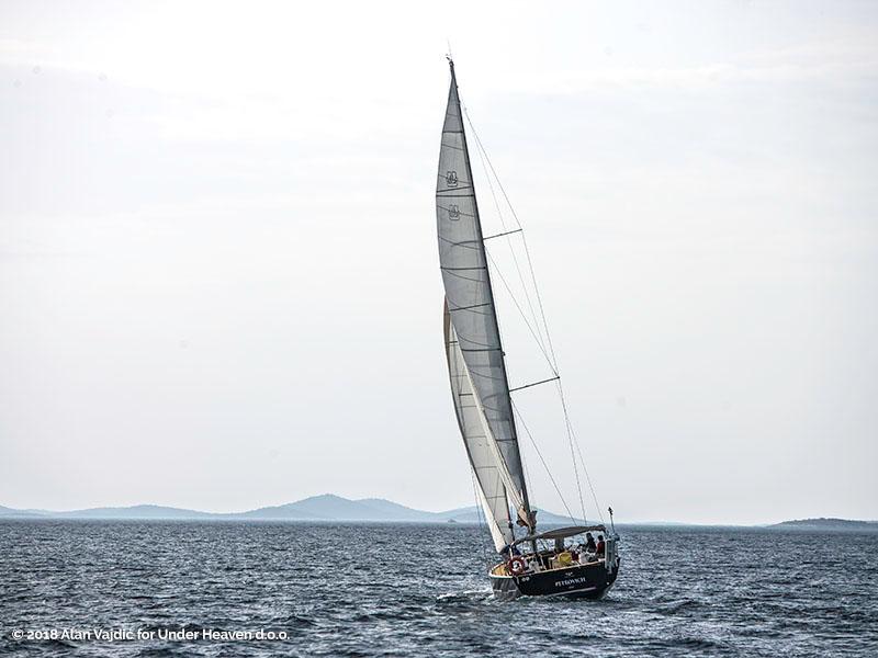 Book yachts online - sailboat - Dufour 56 Exclusive - KAZKA - fully equipped - rent