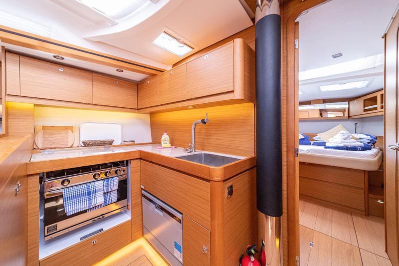 Book yachts online - sailboat - Dufour 520 GL(owner version) - ZEPHYRUS - BLUE HULL, AC+GEN., UNDERWATER LIGHTS - rent