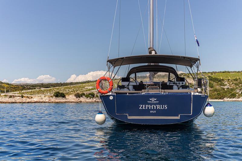 Book yachts online - sailboat - Dufour 520 GL(owner version) - ZEPHYRUS - BLUE HULL, AC+GEN., UNDERWATER LIGHTS - rent