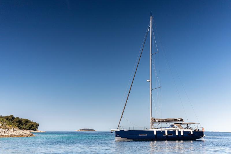 Book yachts online - sailboat - Dufour 520 GL(owner version) - ZEPHYRUS - BLUE HULL, AC+GEN., UNDERWATER LIGHTS - rent