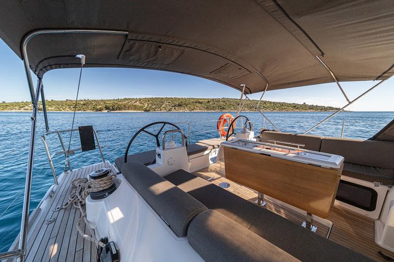 Book yachts online - sailboat - Dufour 520 GL(owner version) - ZEPHYRUS - BLUE HULL, AC+GEN., UNDERWATER LIGHTS - rent