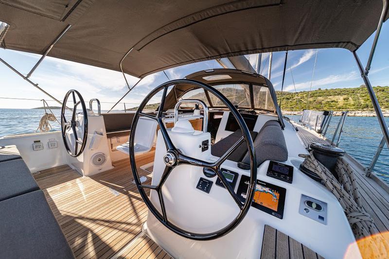Book yachts online - sailboat - Dufour 520 GL(owner version) - ZEPHYRUS - BLUE HULL, AC+GEN., UNDERWATER LIGHTS - rent