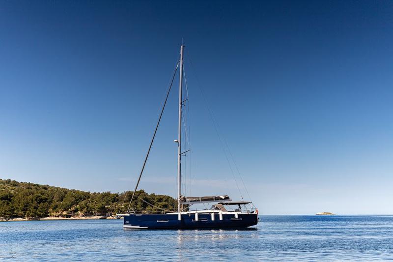 Book yachts online - sailboat - Dufour 520 GL(owner version) - ZEPHYRUS - BLUE HULL, AC+GEN., UNDERWATER LIGHTS - rent