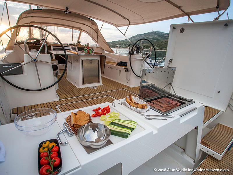 Book yachts online - sailboat - Dufour 560 Grand Large - LETO - fully equipped - rent