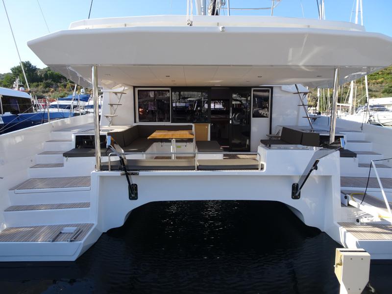 Book yachts online - catamaran - Dufour 48 Catamaran - NOX - BLUE HULL, AC+GEN., UNDERWATER LIGHTS - rent
