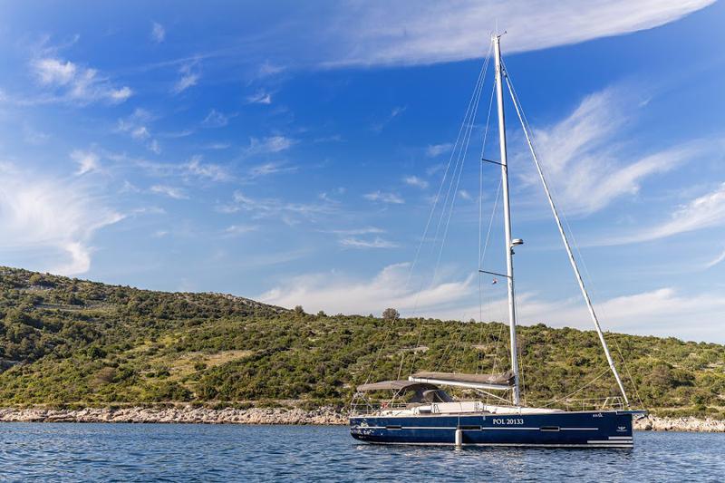 Book yachts online - sailboat - Dufour 460 Grand Large - FIVEK (aircondition, generator, blue hull) - rent