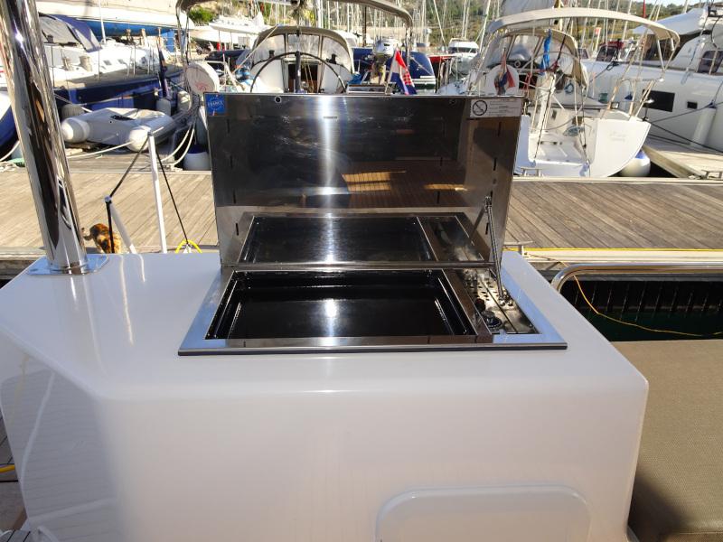 Book yachts online - catamaran - Dufour 48 Catamaran - YAM - BLUE HULL, AC+GEN., UNDERWATER LIGHTS - rent