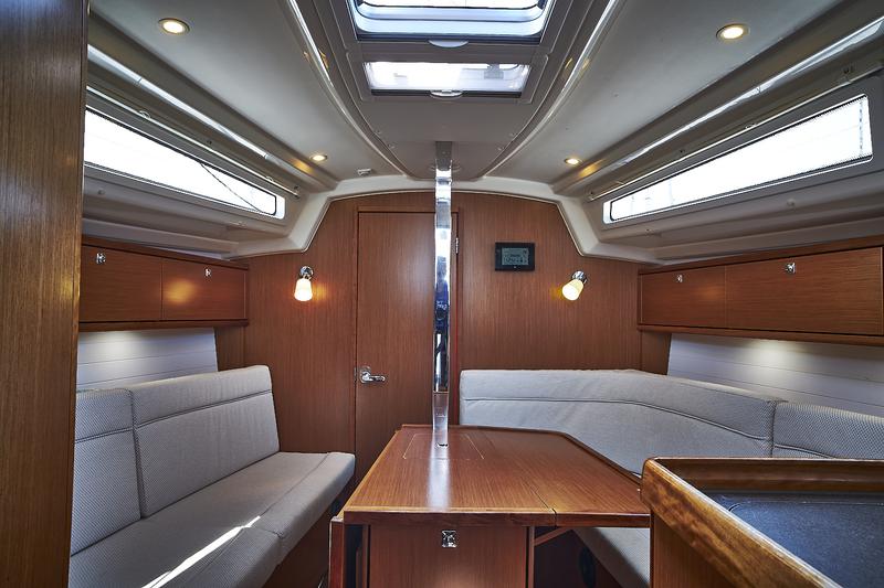 Book yachts online - sailboat - Bavaria 34 Cruiser - Wild love - rent