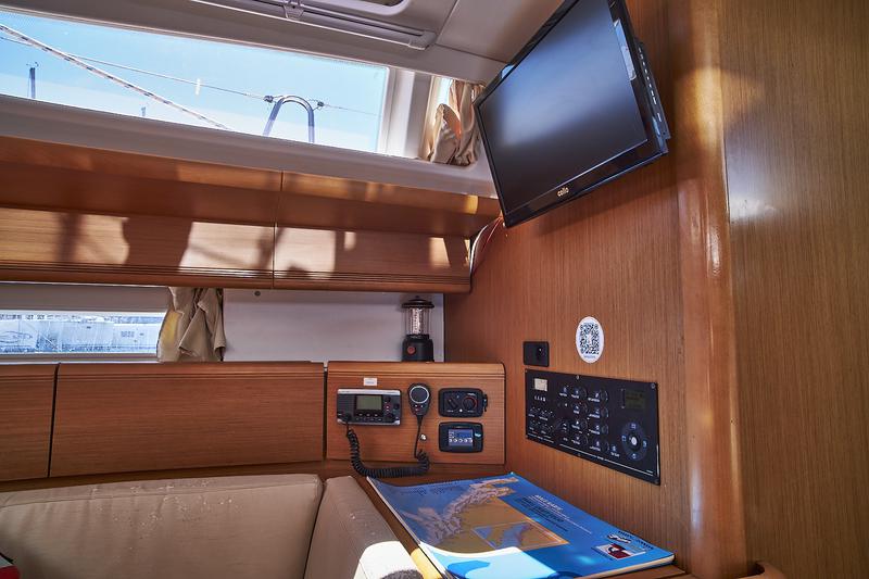 Book yachts online - sailboat - Jeanneau 53 - Tina (sails 2019) - rent