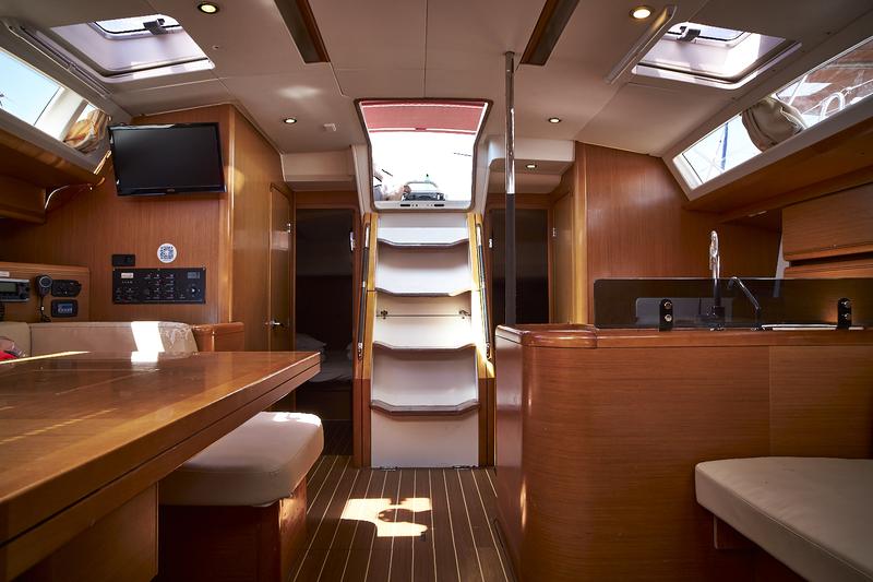 Book yachts online - sailboat - Jeanneau 53 - Tina (sails 2019) - rent
