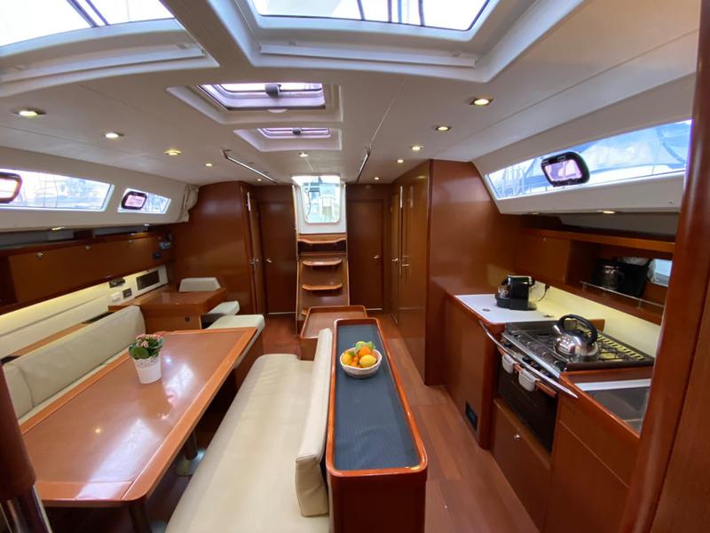 Book yachts online - sailboat - Oceanis 50 - Pura Vida (A/C - Generator) (Pax 12) (Refit 2019) - rent