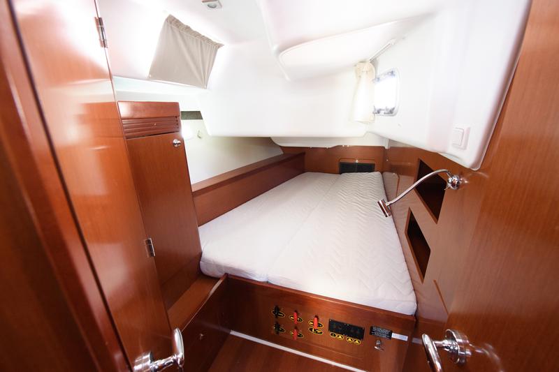 Book yachts online - sailboat - Oceanis 50 - Pura Vida (A/C - Generator) (Pax 12) (Refit 2019) - rent