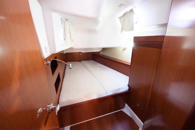 Book yachts online - sailboat - Oceanis 50 - Pura Vida (A/C - Generator) (Pax 12) (Refit 2019) - rent