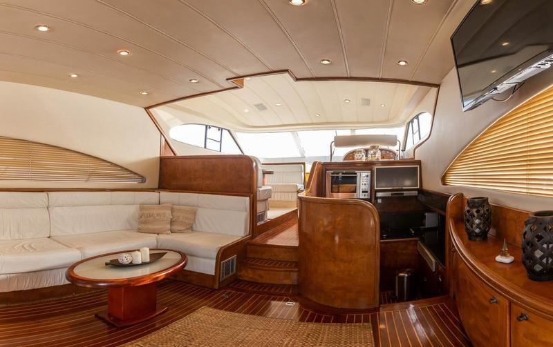 Book yachts online - motorboat - Fairline Squadron 55 - Queen - rent