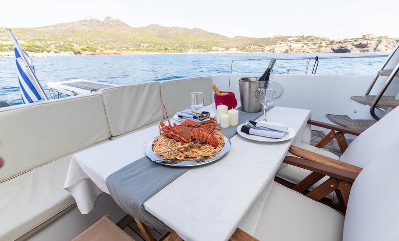 Book yachts online - motorboat - Fairline Squadron 55 - Queen - rent