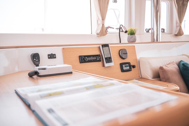 Book yachts online - catamaran - Lagoon 421 - Enjoy - rent