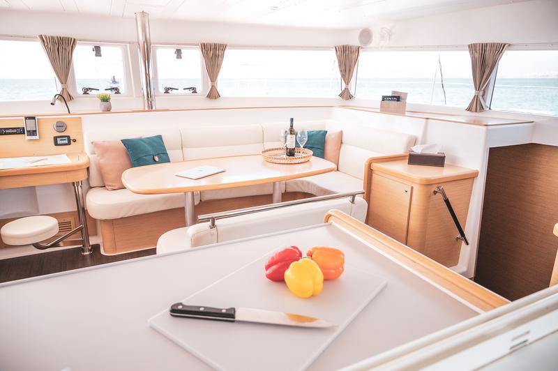 Book yachts online - catamaran - Lagoon 421 - Enjoy - rent