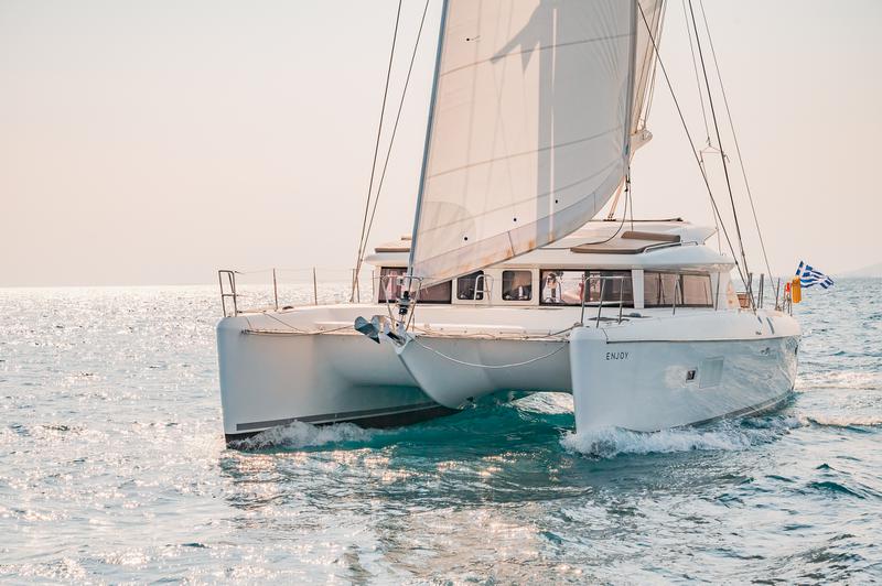 Book yachts online - catamaran - Lagoon 421 - Enjoy - rent