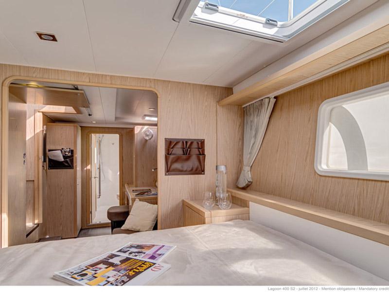 Book yachts online - catamaran - Lagoon 42 - Penny - rent