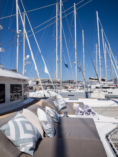 Book yachts online - catamaran - Lagoon 620 - TWIN - rent
