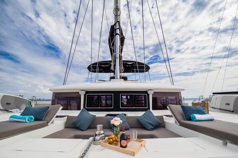Book yachts online - catamaran - Lagoon 560 - ARCTIC QUEEN - rent