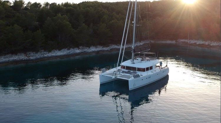 Book yachts online - catamaran - Lagoon 560 - ARCTIC QUEEN - rent