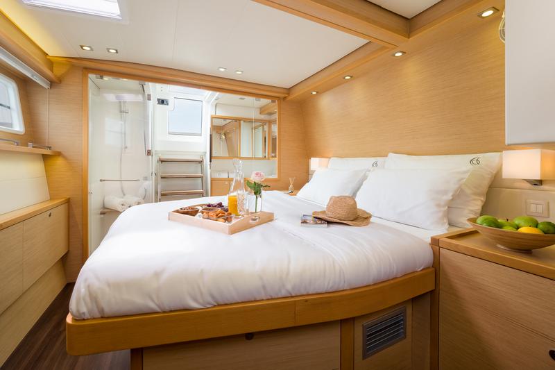 Book yachts online - catamaran - Lagoon 560 - ARCTIC QUEEN - rent