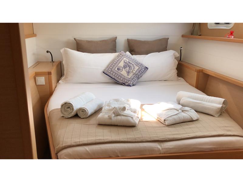 Book yachts online - catamaran - Lagoon 450F (A/C+WaterMaker+GEN) - Sunshine - rent