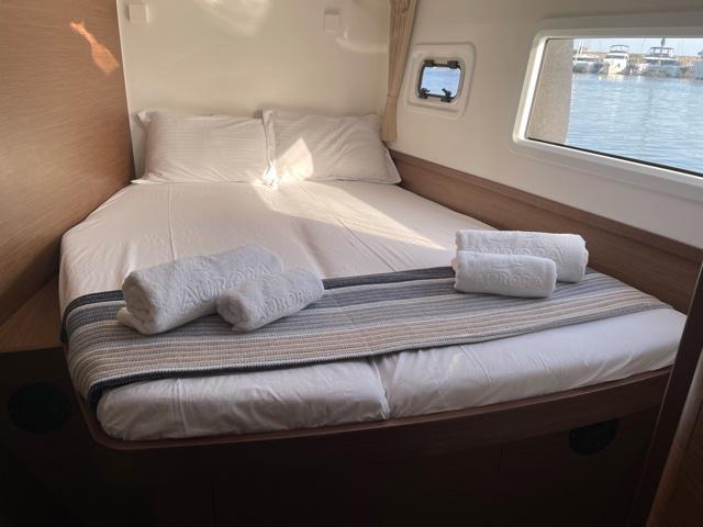 Book yachts online - catamaran - Lagoon 42 - Aurora - rent
