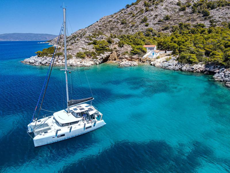 Book yachts online - catamaran - Lagoon 42 - Aurora - rent