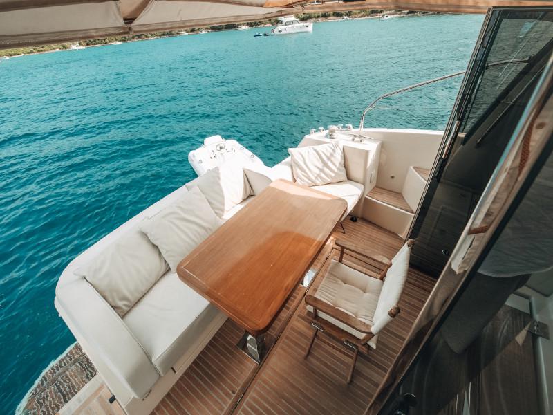 Book yachts online - motorboat - Monte Carlo 5 - Blizzard - rent