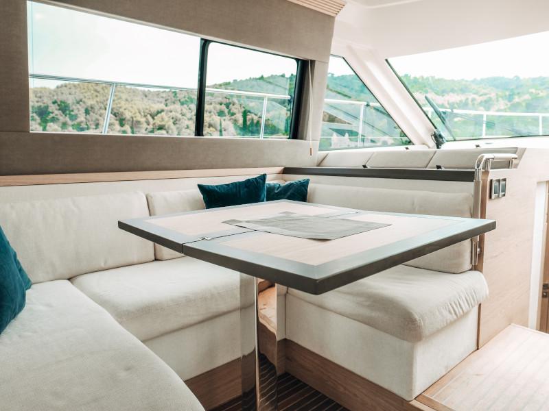 Book yachts online - motorboat - Monte Carlo 5 - Blizzard - rent