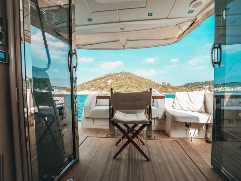 Book yachts online - motorboat - Monte Carlo 5 - Blizzard - rent