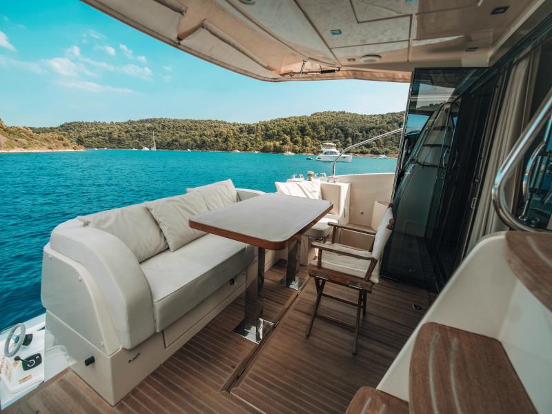 Book yachts online - motorboat - Monte Carlo 5 - Blizzard - rent
