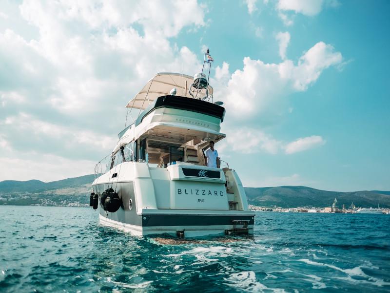 Book yachts online - motorboat - Monte Carlo 5 - Blizzard - rent